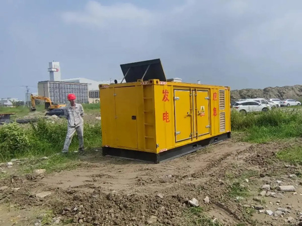 尖峰镇200KW柴油发电机机组每小时的油耗量受哪些因素影响？