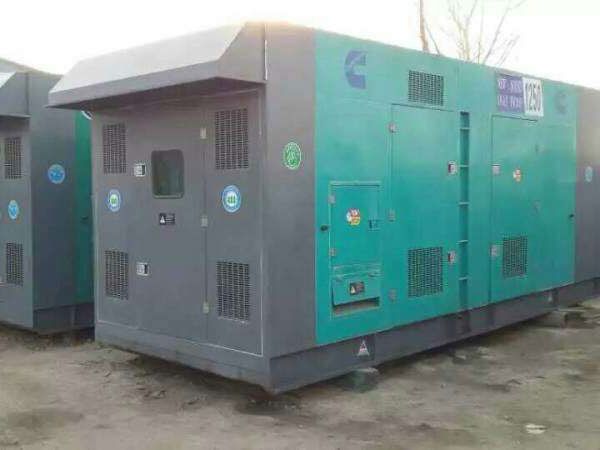 尖峰镇合同中关于工期延误的责任如何界定和处理？